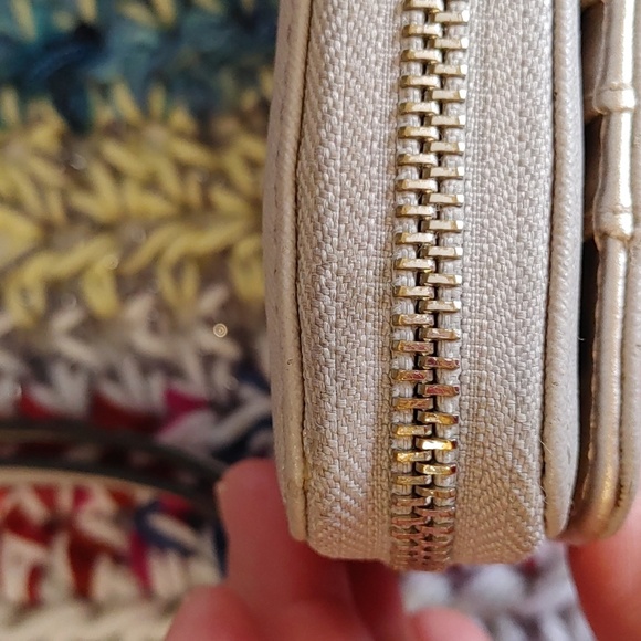 🍁LARGE GUESS WALLET WITH WRISTLET LIGHT GRAY/STONE COLOR - Picture 9 of 13